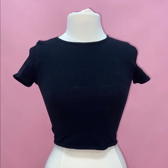 Forever 21 Black Fitted Crop T-Shirt - Picture 2 of 2